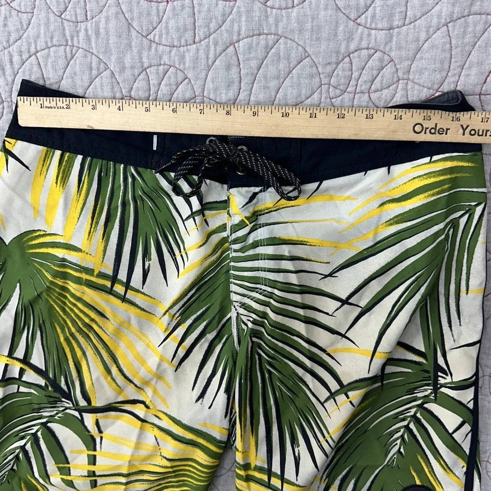 Quiksilver Board Shorts White Green‎ Tropical Highline Sub Tropic / Mens 32